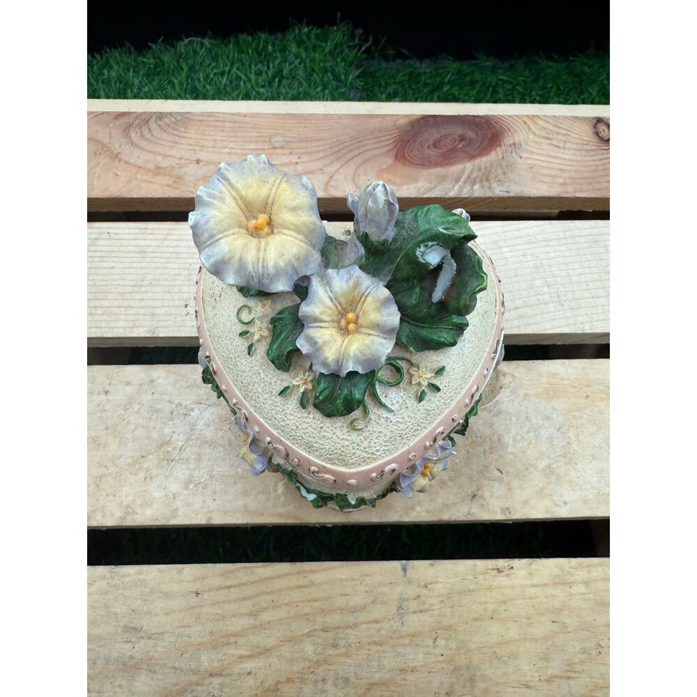 Vintage Heritage House Heart Shaped Music Box-“Wind Beneath My Wings”